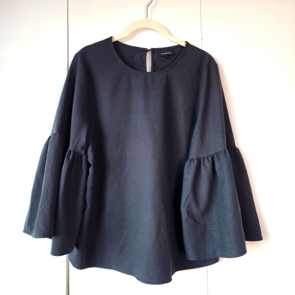 Who What Wear Black Bell Sleeve Top Size M